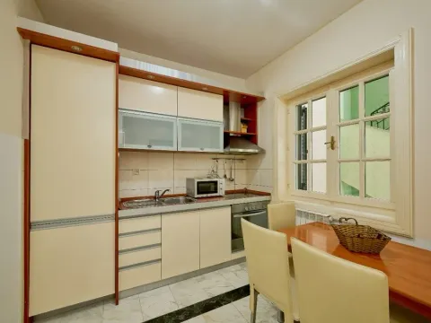 Prodaja, četvorosoban stan, 89m², Sveti Stefan, Budva - image 3