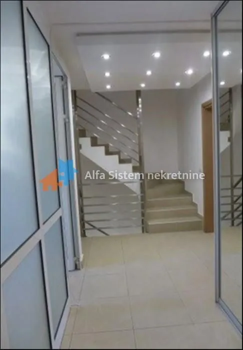 Rent, house, 300m², Čukarica, Beograd