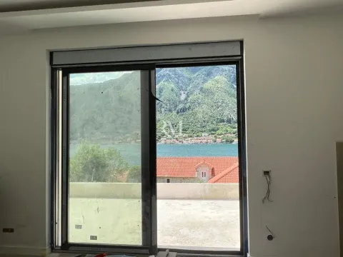 Prodaja, dvosoban stan, 55m², Dobrota, Kotor - image 5