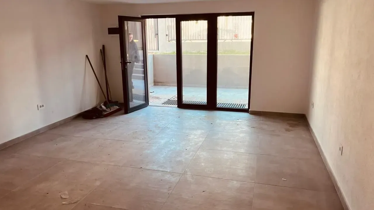 Izdavanje, poslovni prostor, 40m², Stari Aerodrom, Podgorica