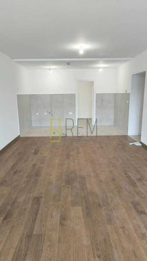 Prodaja, trosoban stan, 127m², Tološka šuma, Podgorica