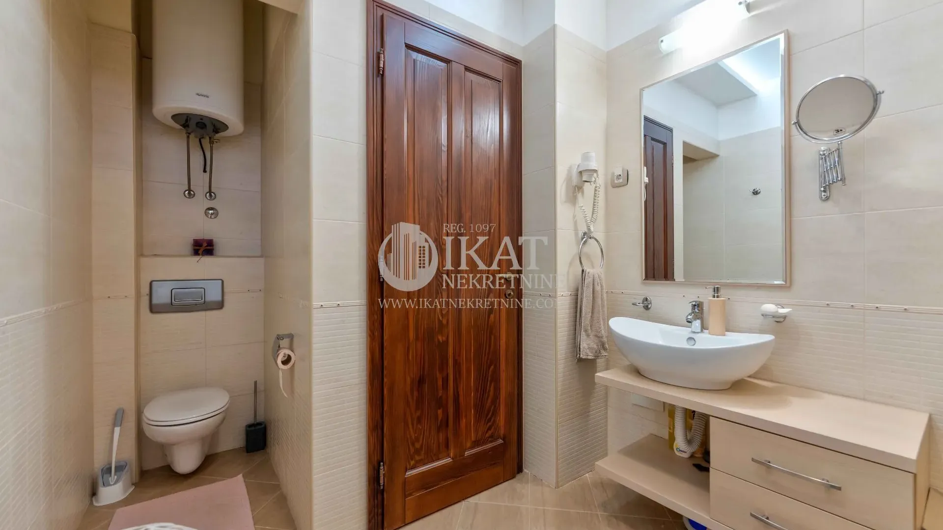 Prodaja, četvorosoban stan, 90m², 25. Maj, Zlatibor