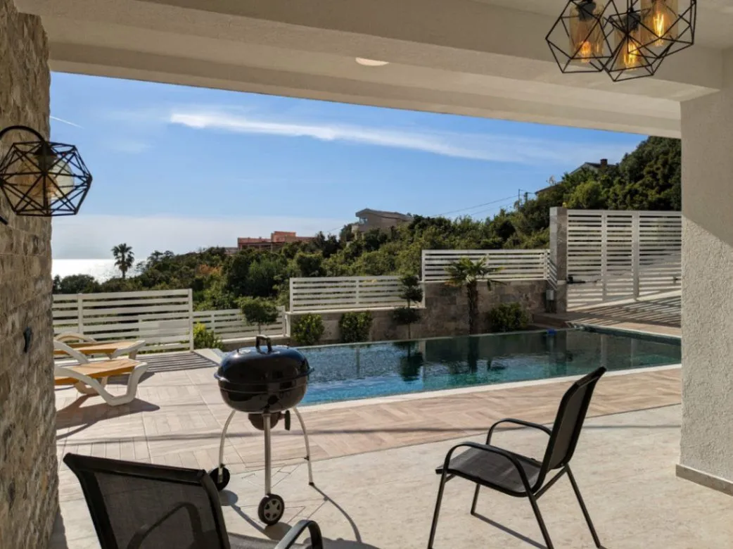 Sale, house, 365m², Utjeha, Bar
