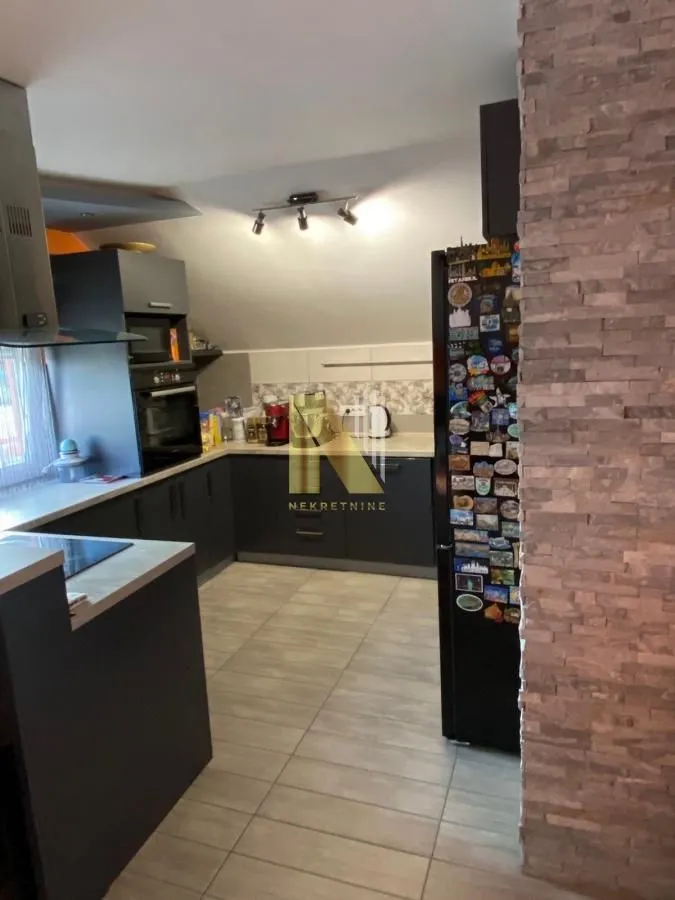 Prodaja, kuća, 272m², Kać, Novi Sad Sve Podlokacije