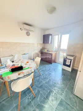 Kuhinja sa trpezarijom i izlazom na terasu. - image 3