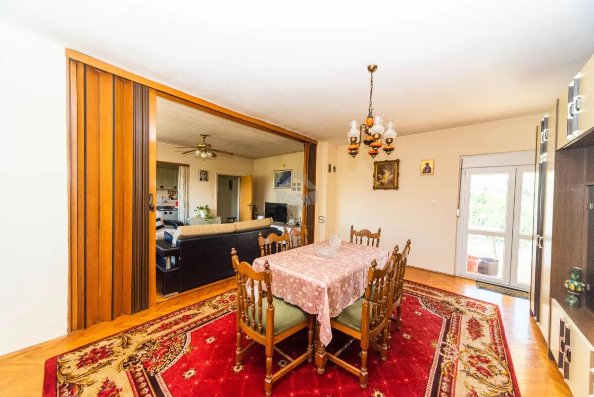 Sale, house, 320m², Zlatica, Podgorica