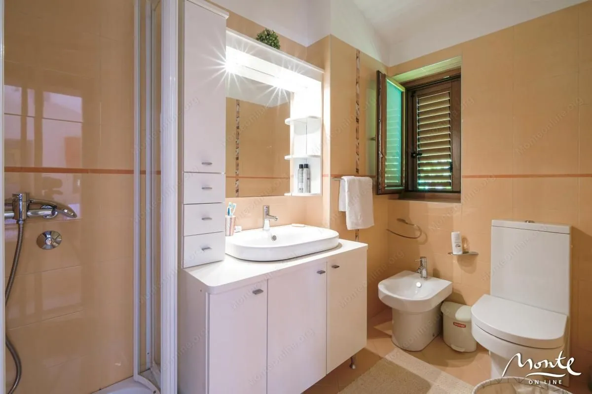 Prodaja, kuća, 305m², Orahovac, Kotor
