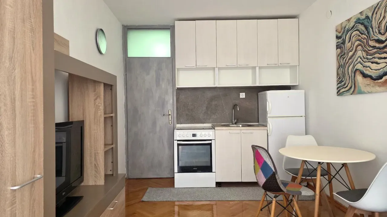 Izdavanje, stan, 24m², Blok 5, Podgorica