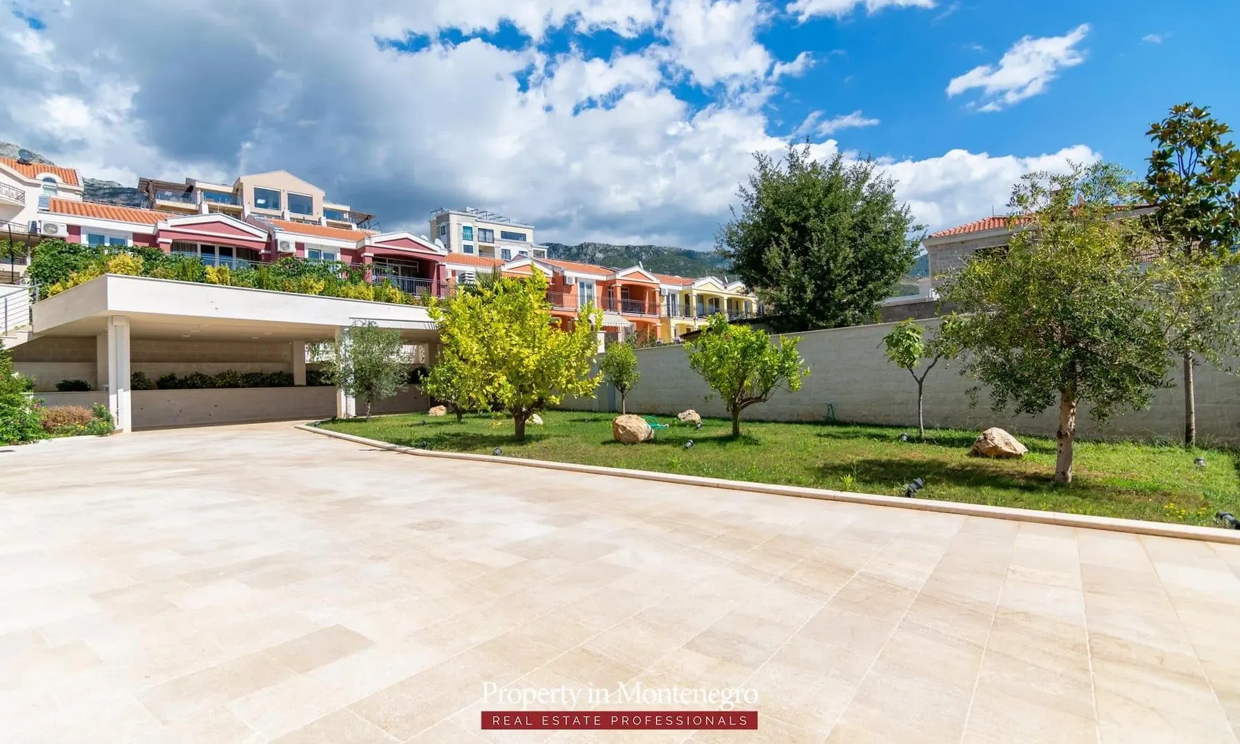 Sale, house, 400m², Bečići, Budva