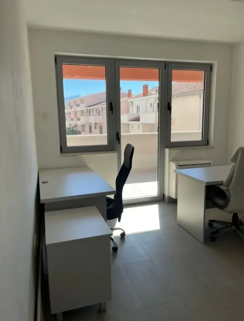 Rent, office space, 53m², Mainski Put, Budva