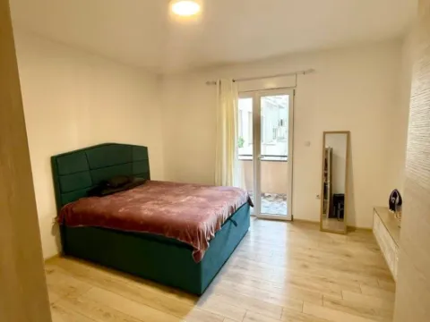 Izdavanje, jednosoban stan, 50m², Centar, Podgorica - image 8