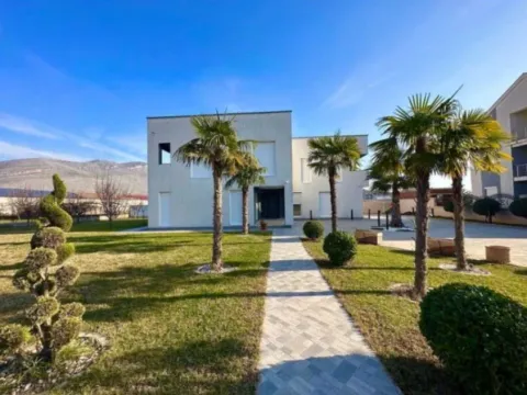 Rent, house, 310m², Karaburško Polje, Podgorica - image 13