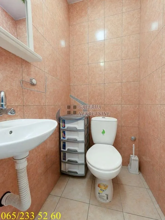 Prodaja, kuća, 190m², Centar, Inđija