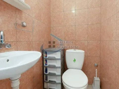 Prodaja, kuća, 190m², Centar, Inđija - image 16