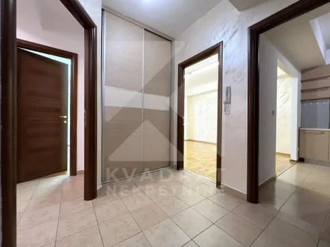 Rent, office space, 82m², City Kvart, Podgorica - image 9