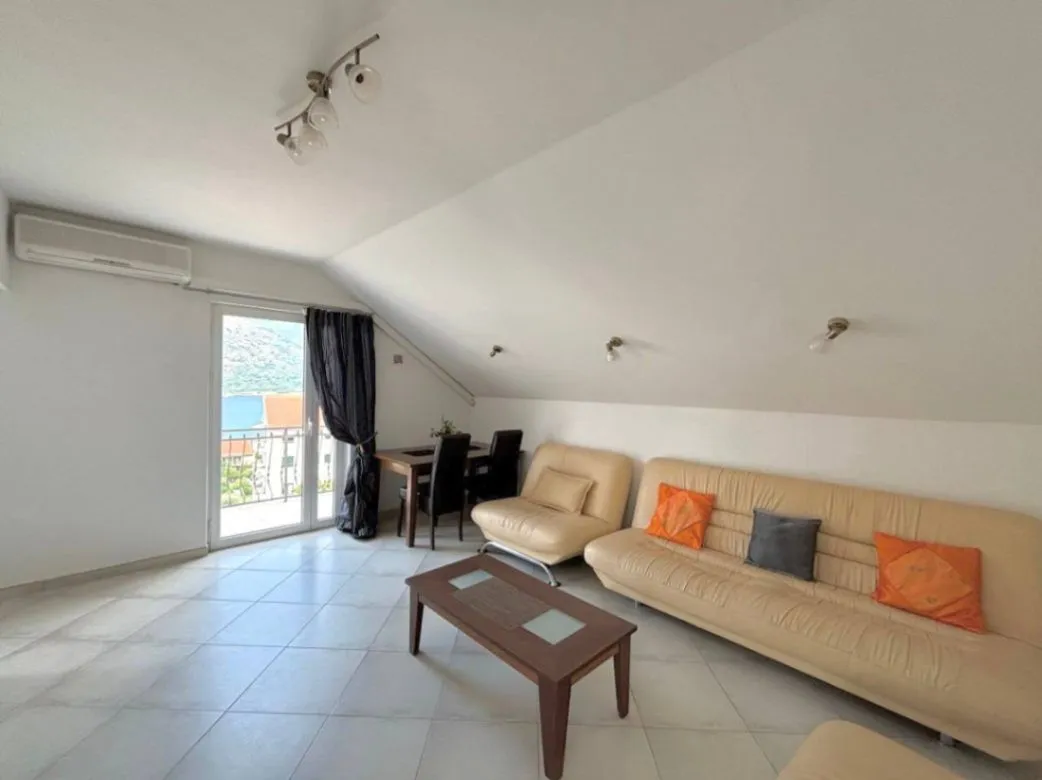 Sale, two bedroom apartment, 73m², Dobrota, Kotor