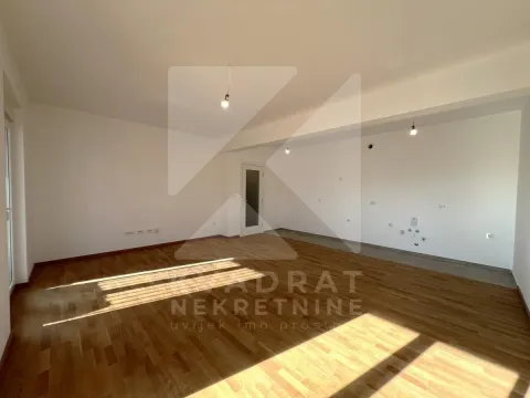 Prodaja, trosoban stan, 104m², Stari Aerodrom, Podgorica - image 4