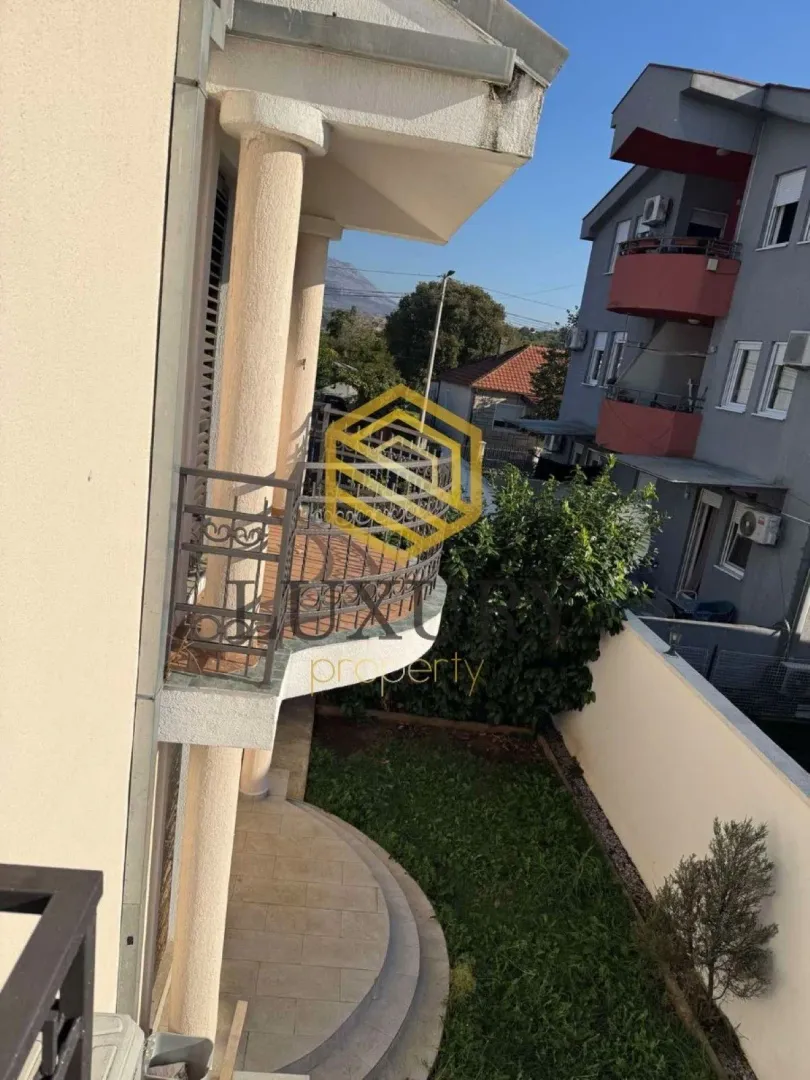 Prodaja, kuća, 340m², Tološi, Podgorica