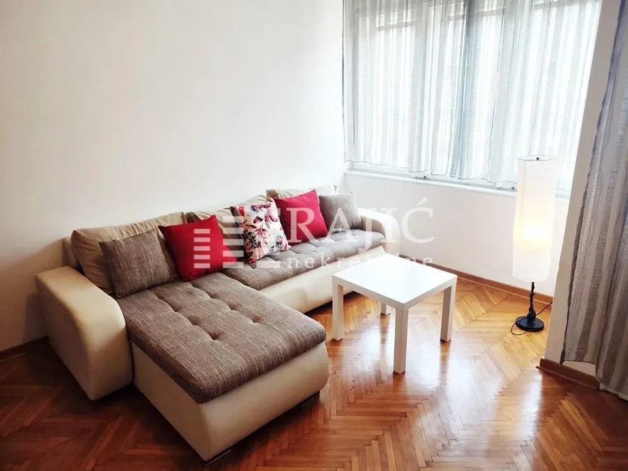 Izdavanje, dvosoban stan, 62m², Savski Venac, Beograd