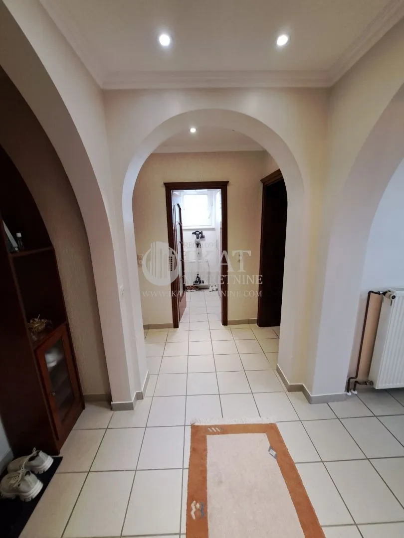 Prodaja, kuća, 250m², Novi Banovci, Stara Pazova