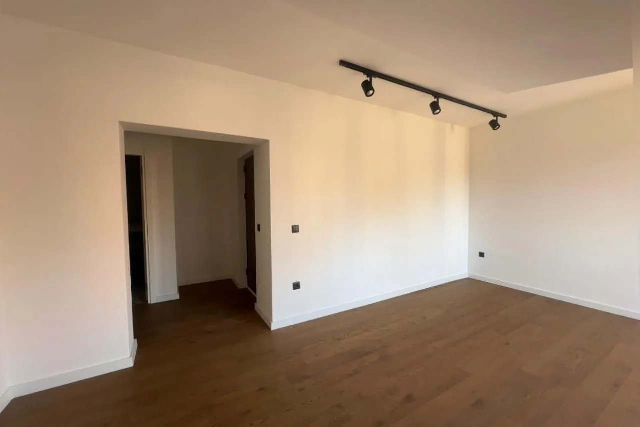Prodaja, dvosoban stan, 65m², Centar, Tivat