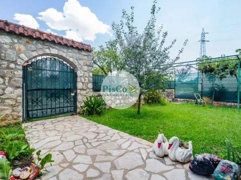 Prodaja, kuća, 200m², Zagorič, Podgorica - image 11