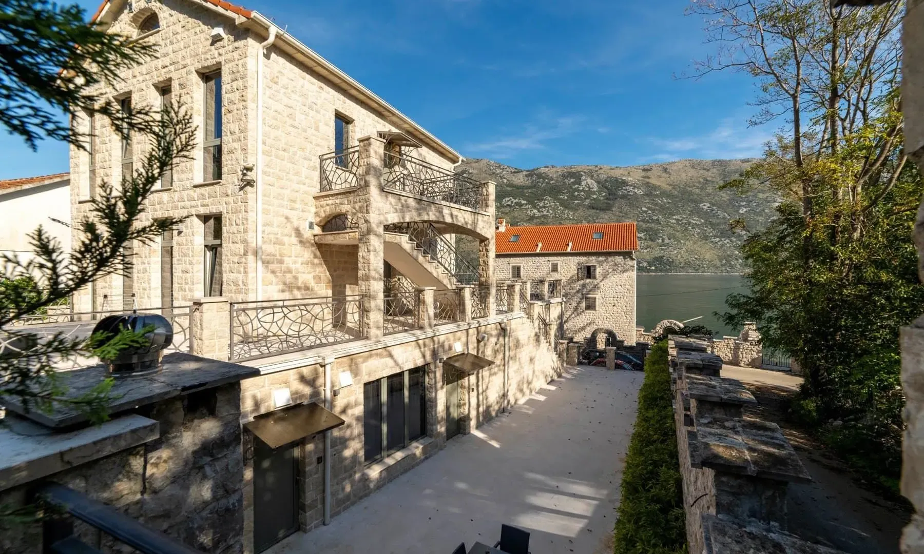 Prodaja, ugostiteljski objekat, 731m², Stoliv, Kotor
