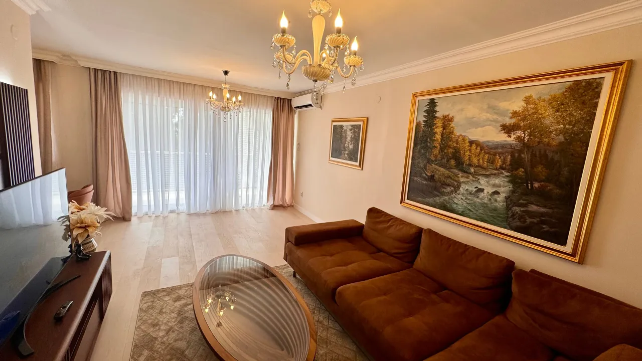 Izdavanje, trosoban stan, 100m², Centar, Podgorica