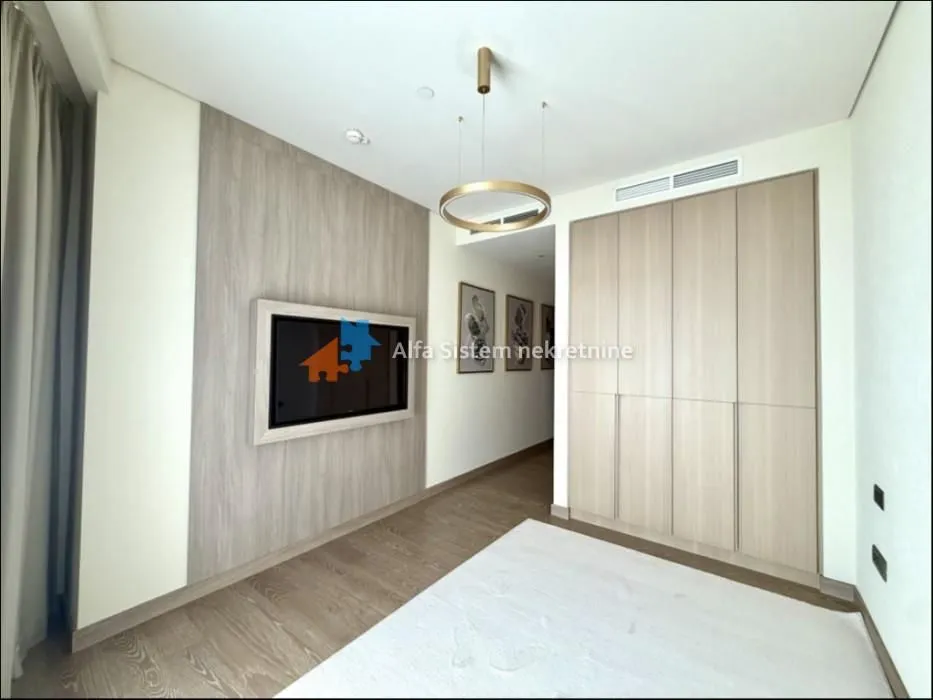 Izdavanje, trosoban stan, 98m², Savski Venac, Beograd
