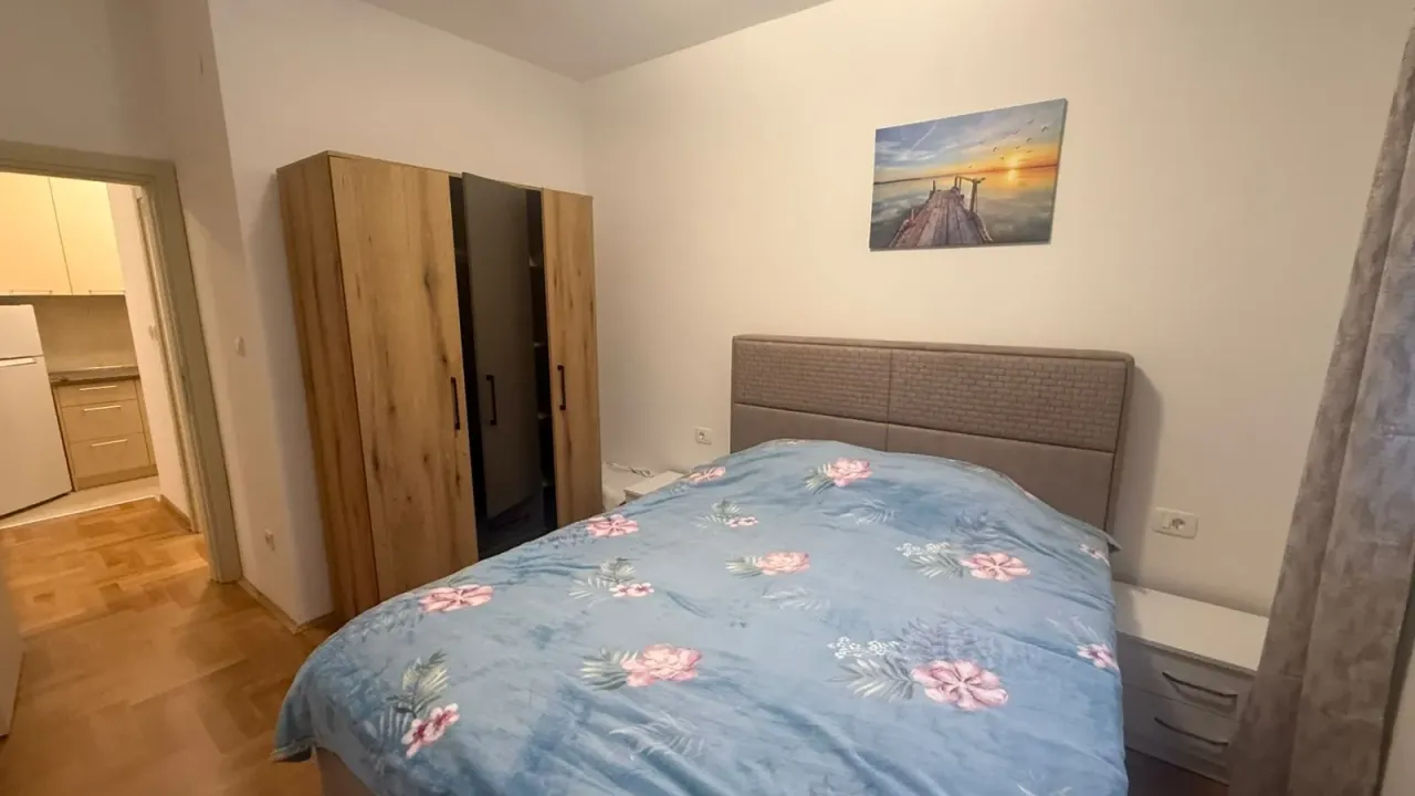 Izdavanje, jednosoban stan, 45m², Centar, Budva