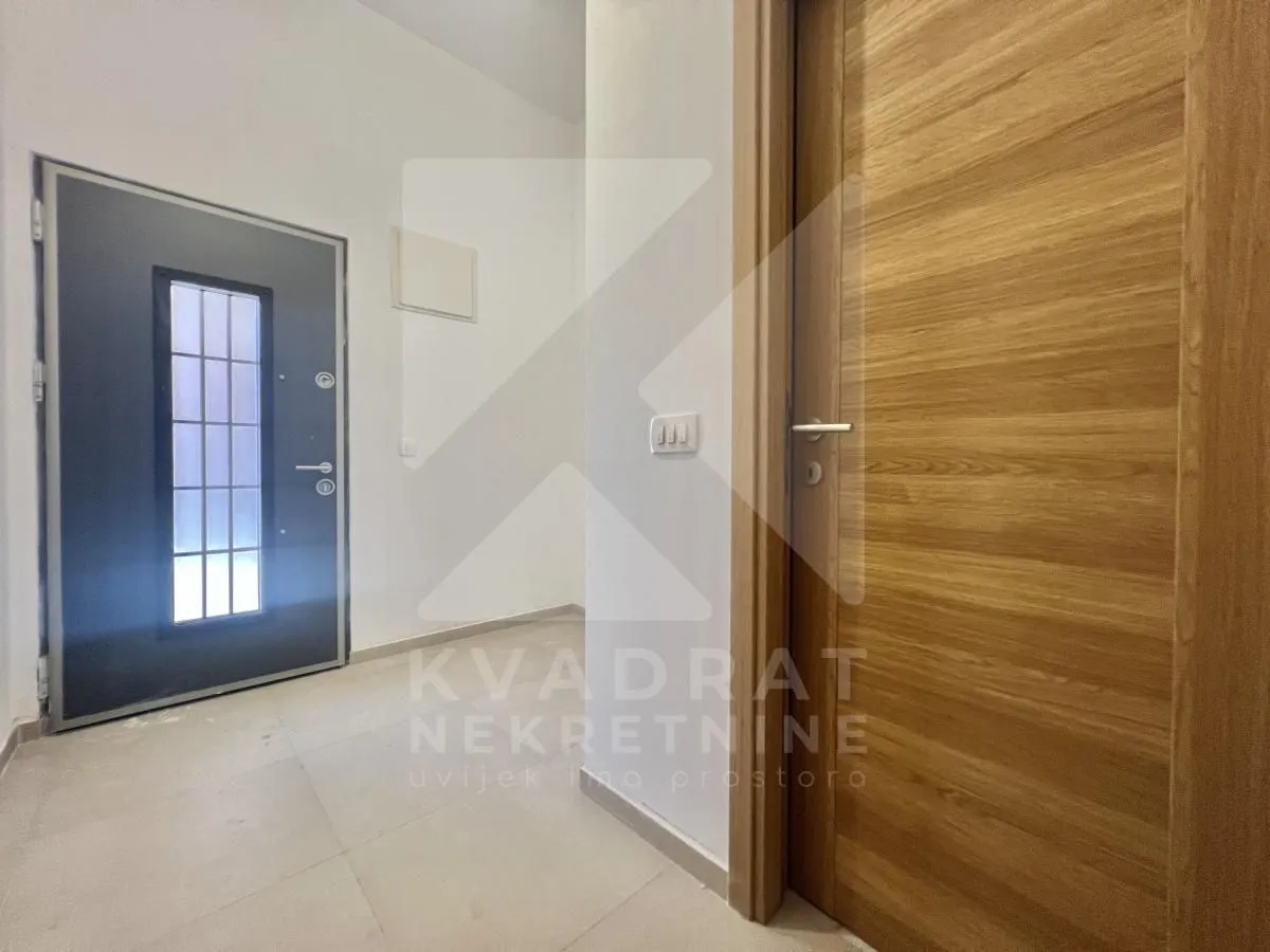 Rent, office space, 69m², Momišići, Podgorica