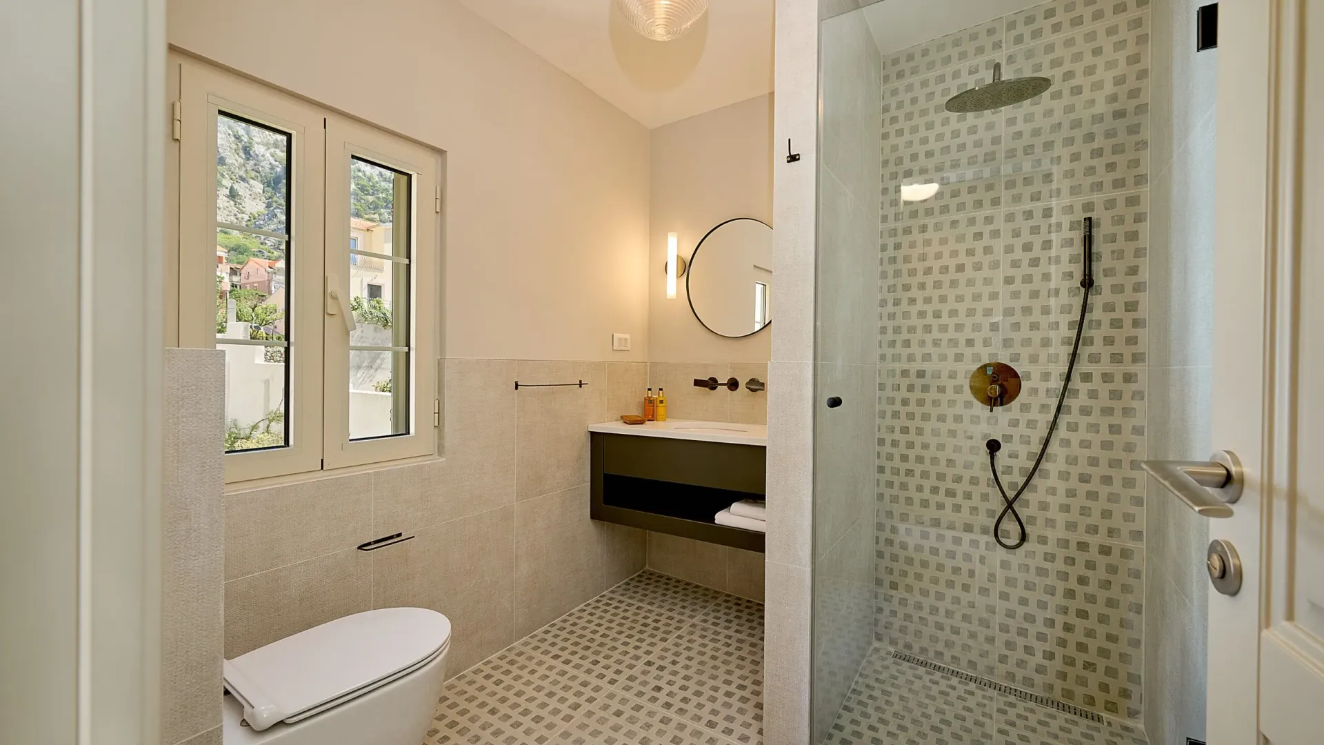 Rent, house, 200m², Kotor, Crna Gora