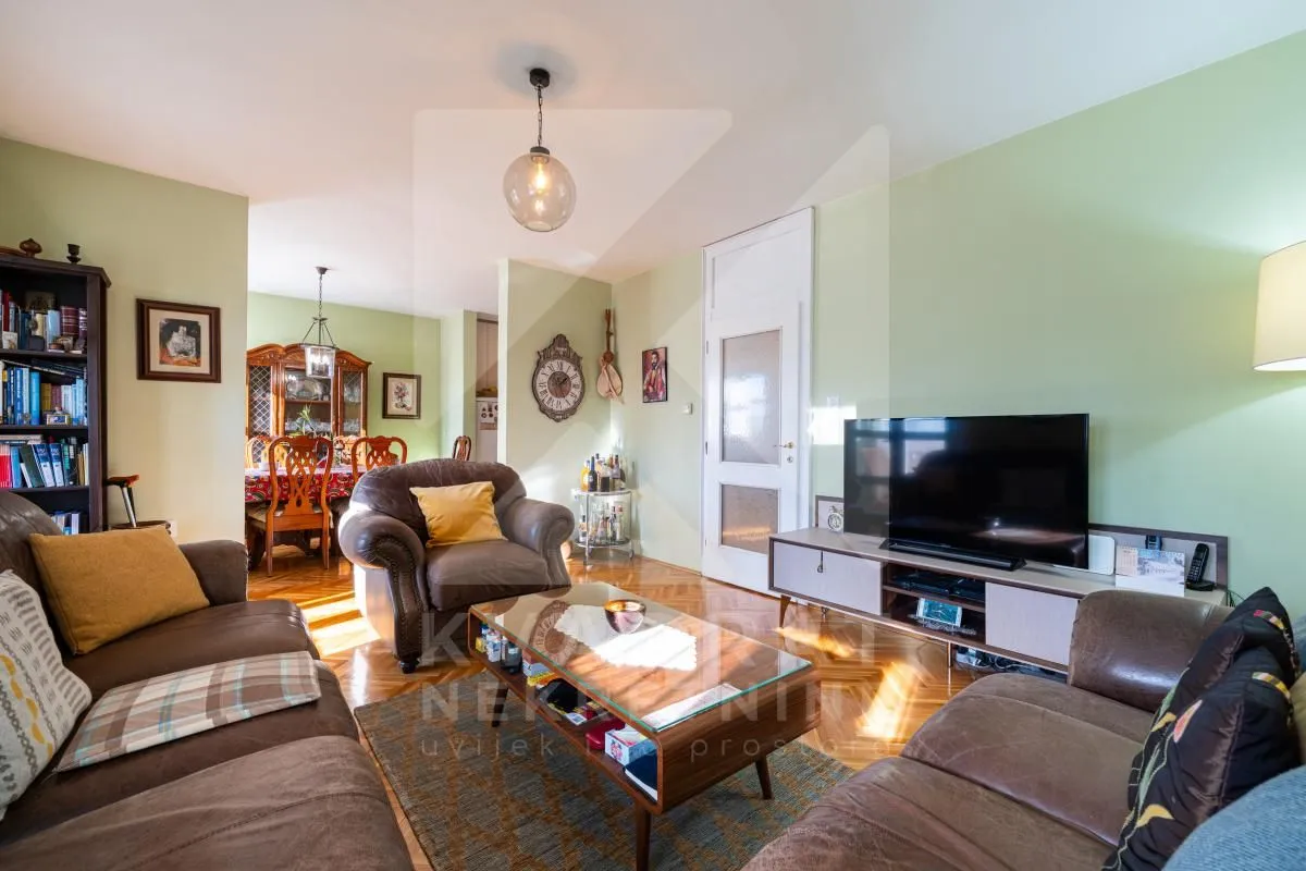 Prodaja, trosoban stan, 101m², Centar, Podgorica
