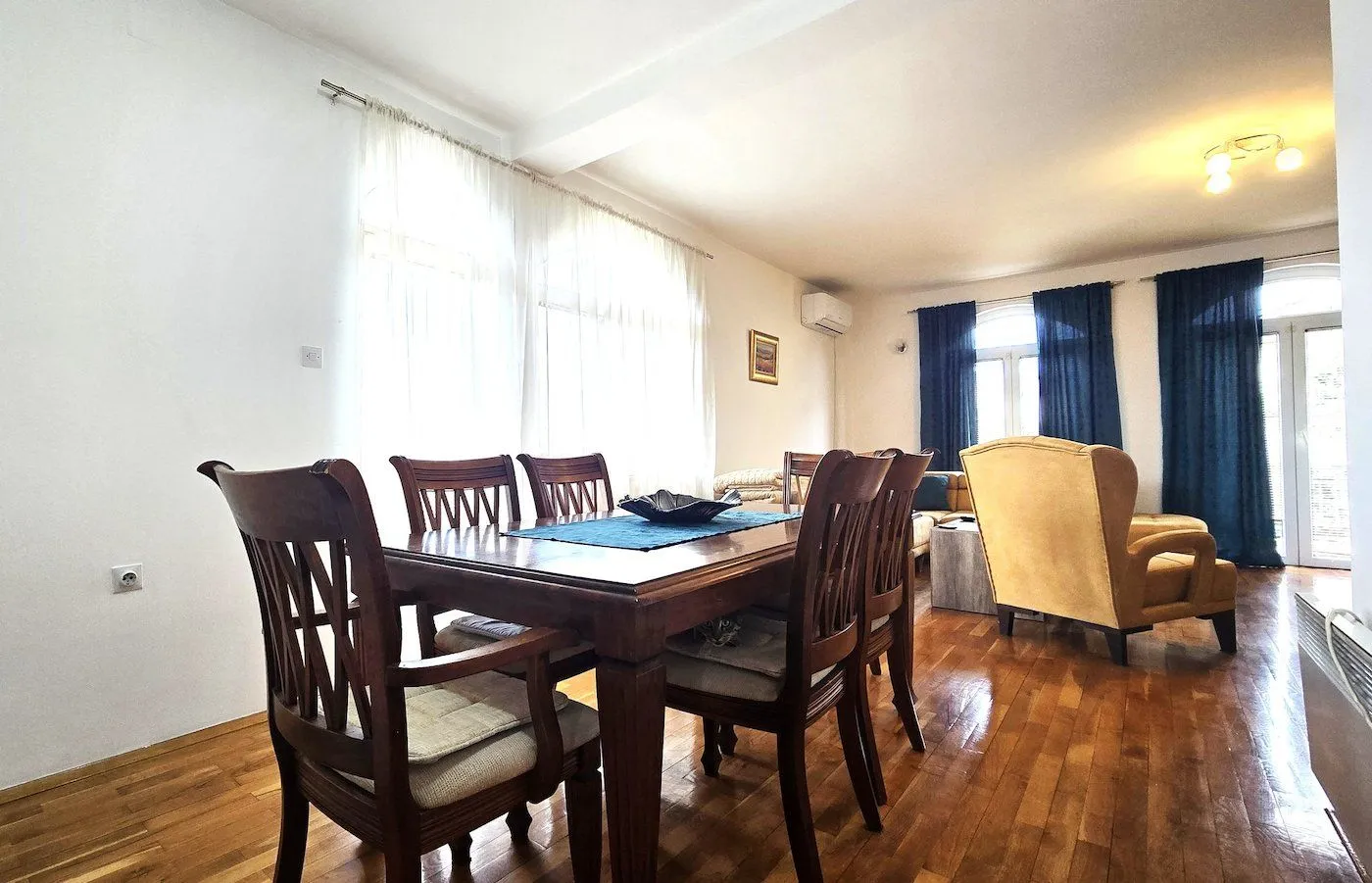 Izdavanje, kuća, 180m², Tološi, Podgorica