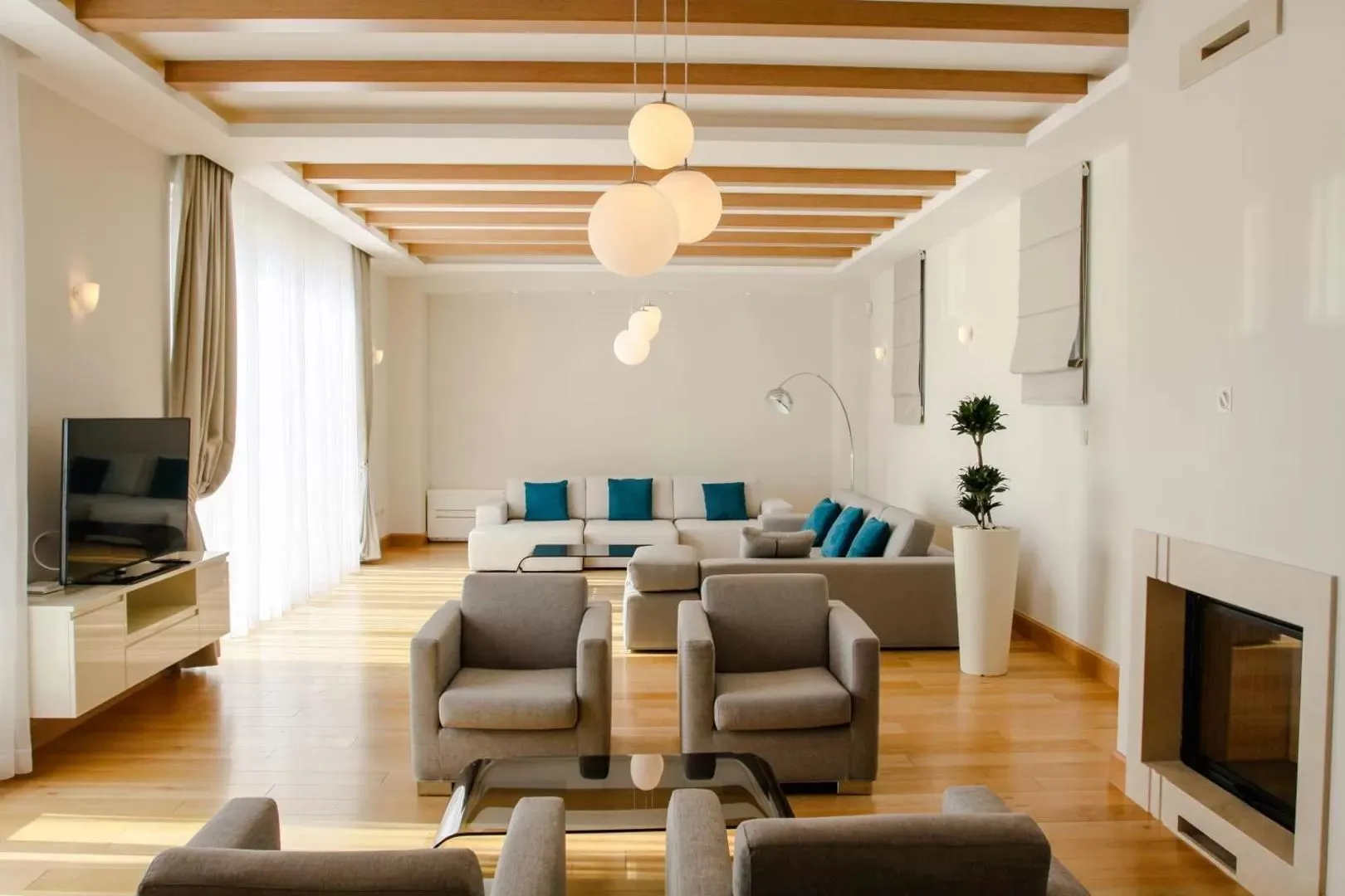 Rent, house, 600m², Blizikuće, Budva