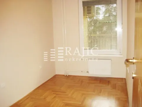 Empty room with parquet flooring and a window. - image 5