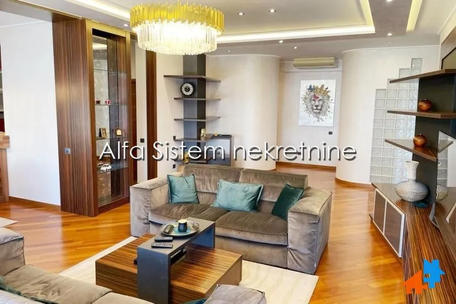 Izdavanje, četvorosoban stan, 118m², Vračar Hram, Vračar Sve Podlokacije