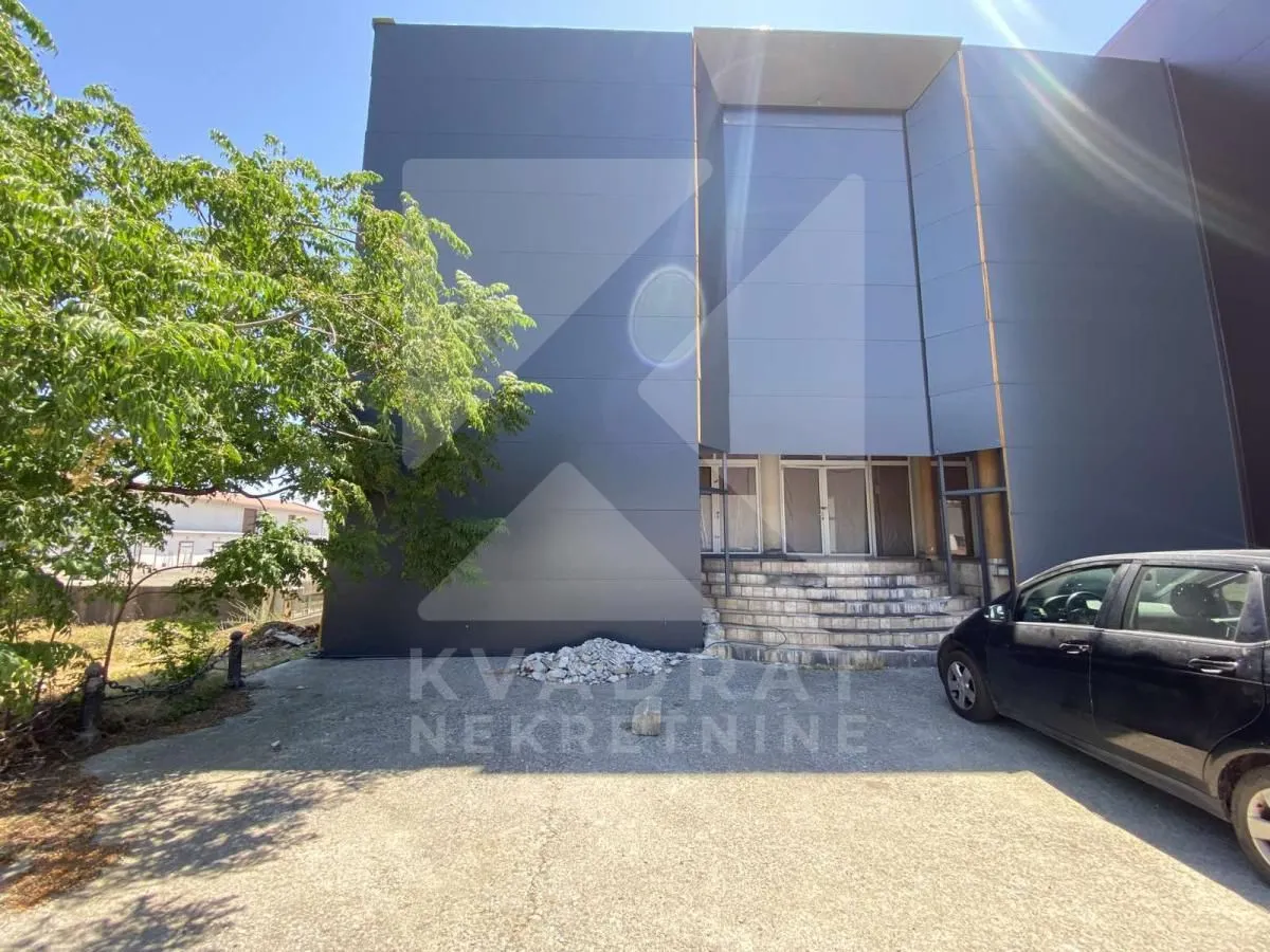 Rent, office space, 1800m², Zeta, Podgorica