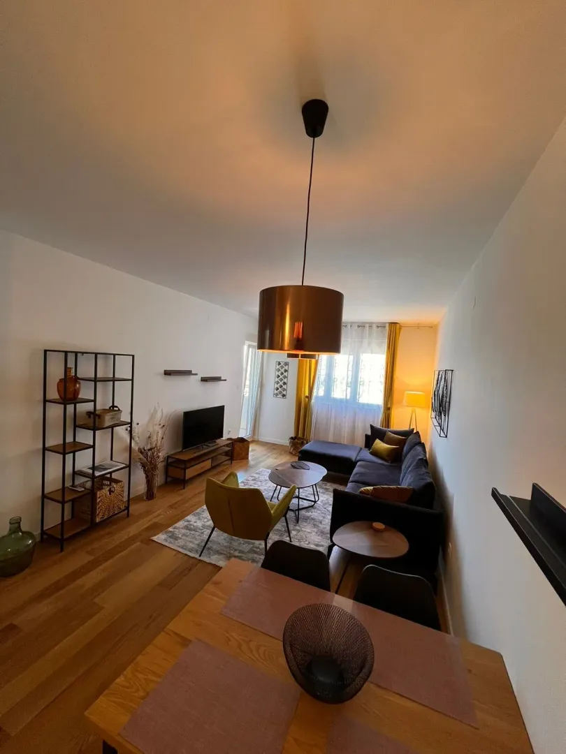 Izdavanje, jednosoban stan, 49m², Central Point, Podgorica