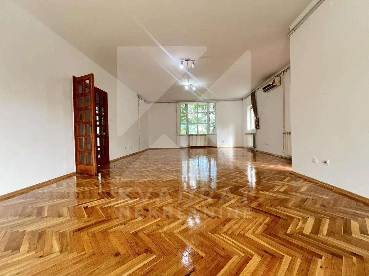 Rent, house, 220m², Dahna, Podgorica
