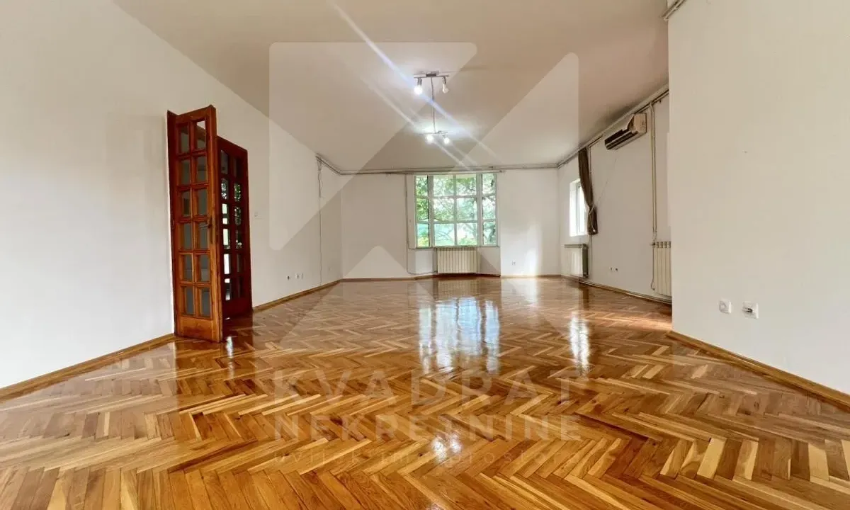 Izdavanje, kuća, 220m², Dahna, Podgorica
