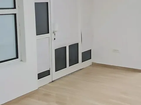 Izdavanje, poslovni prostor, 57m², Centar, Podgorica - image 3