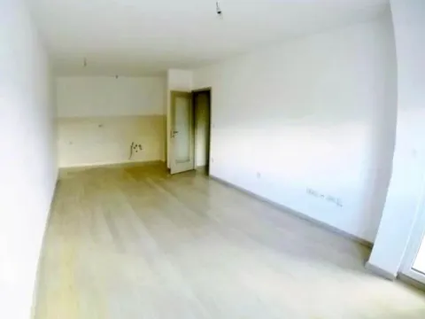 Izdavanje, trosoban stan, 70m², City Kvart, Podgorica - image 2