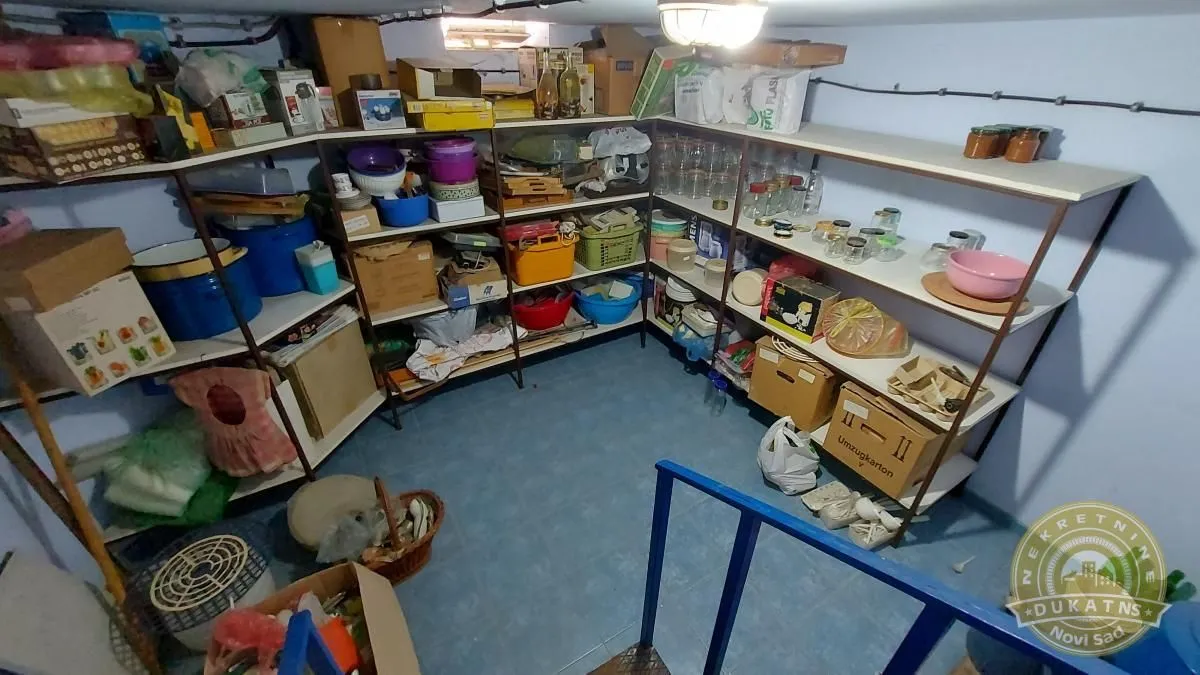 Prodaja, kuća, 340m², Veternik, Novi Sad Sve Podlokacije