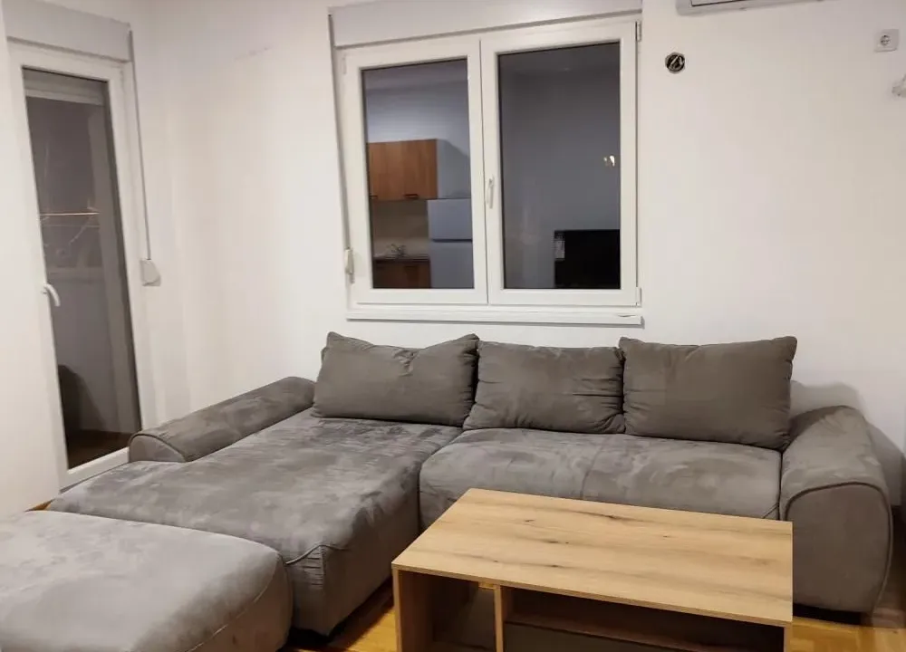 Izdavanje, jednosoban stan, 43m², Mali Mokri Lug, Zvezdara Sve Podlokacije