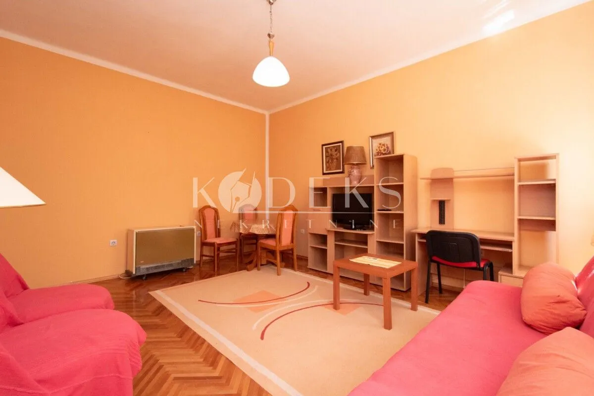 Izdavanje, jednosoban stan, 45m², Centar, Podgorica