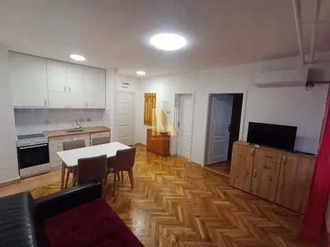 Izdavanje, jednosoban stan, 32m2, Rotkvarija, Novi Sad, Novi Sad Izdavanje, jednosoban stan, 32m2, Rotkvarija, Novi Sad, Novi Sad