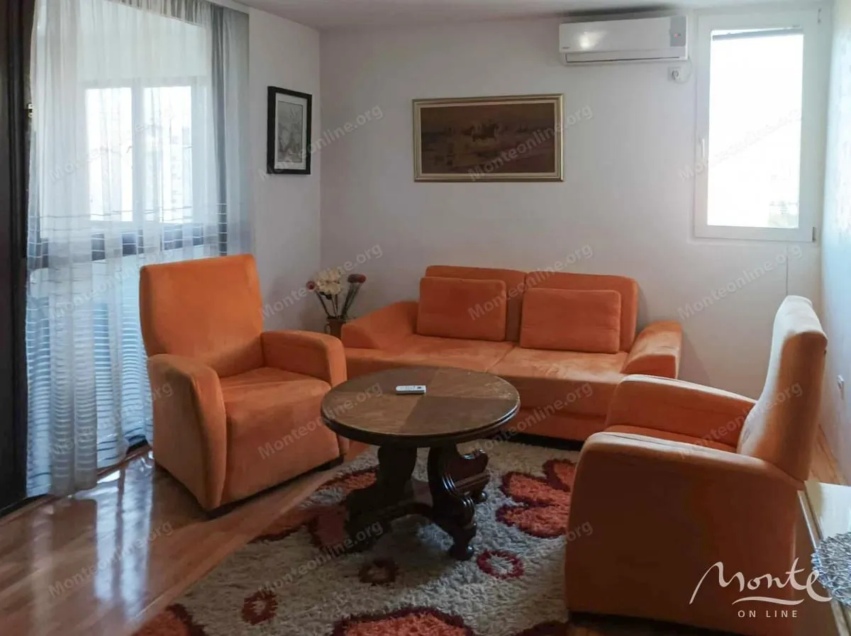 Prodaja, dvosoban stan, 76m², Blok 5, Podgorica