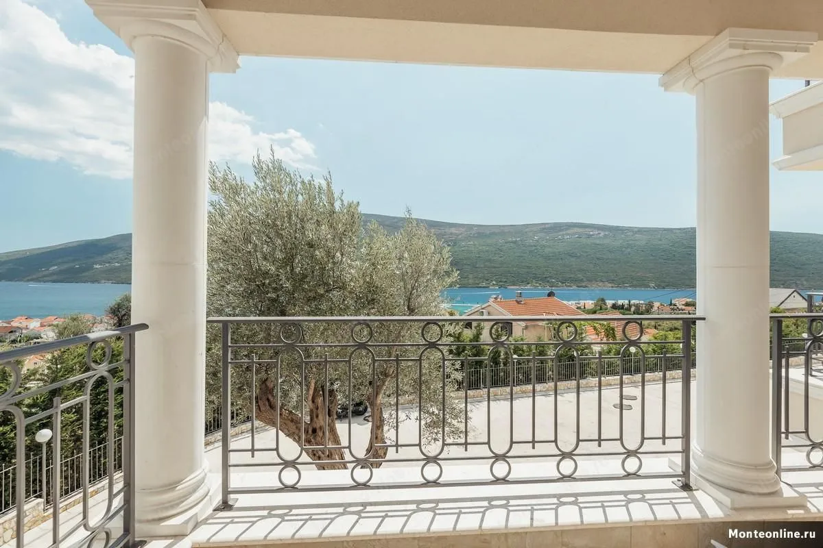 Prodaja, trosoban stan, 141m², Herceg Novi, Crna Gora