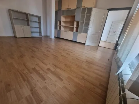 Izdavanje, poslovni prostor, 160m², Južni Bulevar, Vračar Sve Podlokacije - image 4